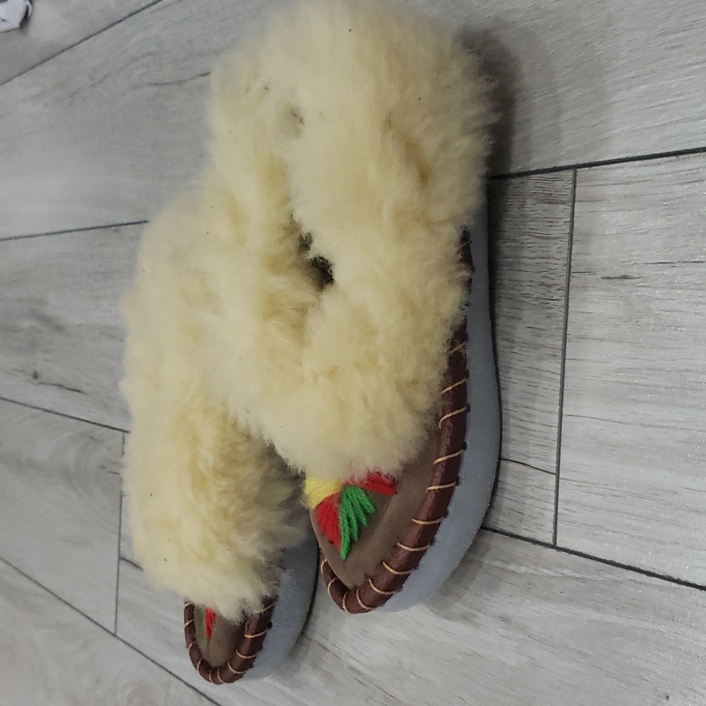 3/$45 NWOT Kids handmade moccasin slippers (size EU 26) - Picture 4 of 6